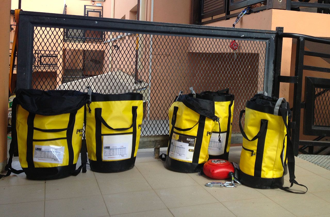 image formation plusieurs kits avec du matériel de travail en hauteur